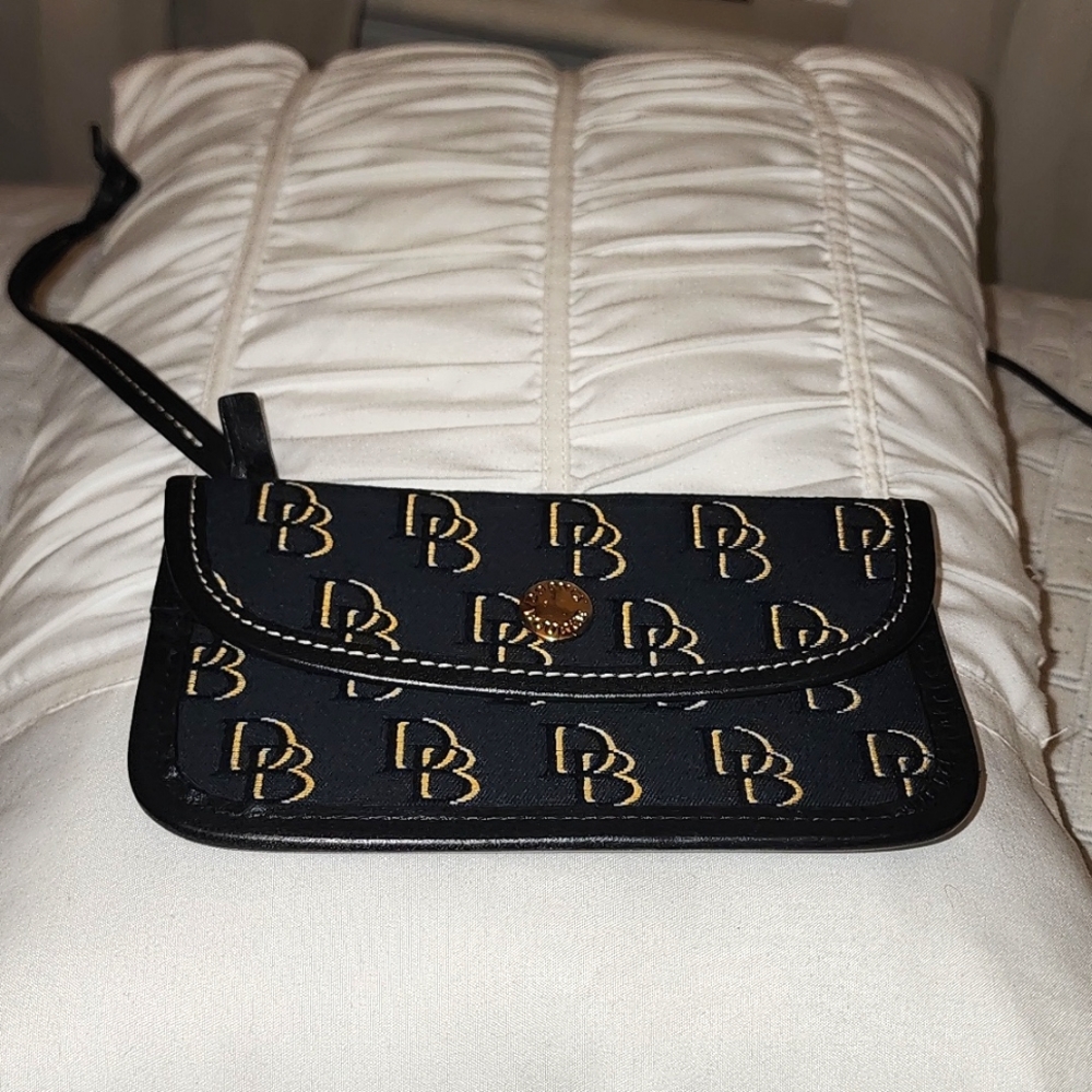 Dooney and Bourke interior wallet. EUC